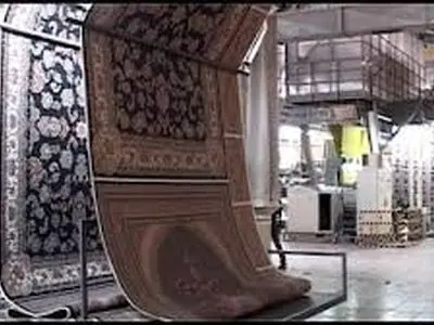 تولیدکنندگان مواد اولیه خود را آزاد می‌خرند اما خودروسازها با ارز دولتی چای وارد می‌کنند