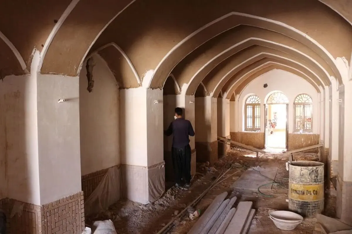 مرمت بازارچه صنایع‌دستی و خانه طبایی اردکان پس از دو سال وقفه