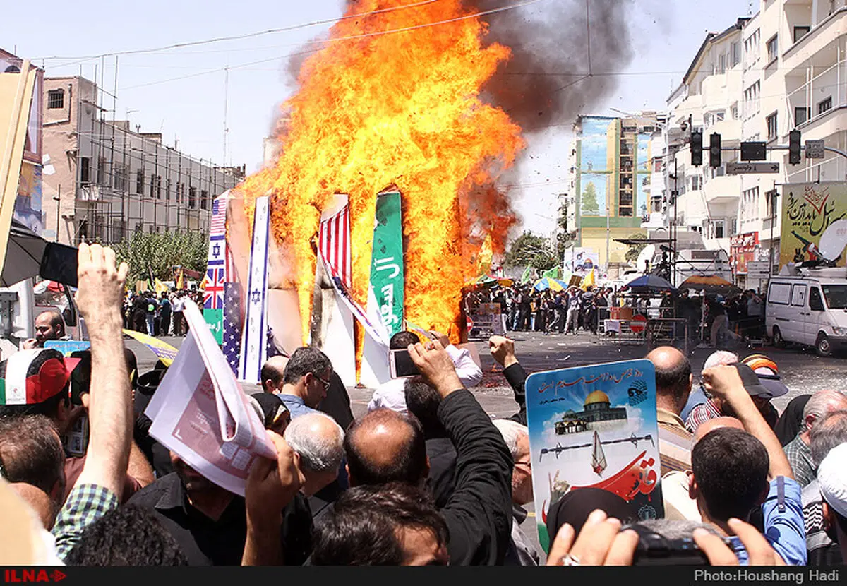 مترو تهران تماشاگه عکس و پوسترهای روز جهانی قدس شد