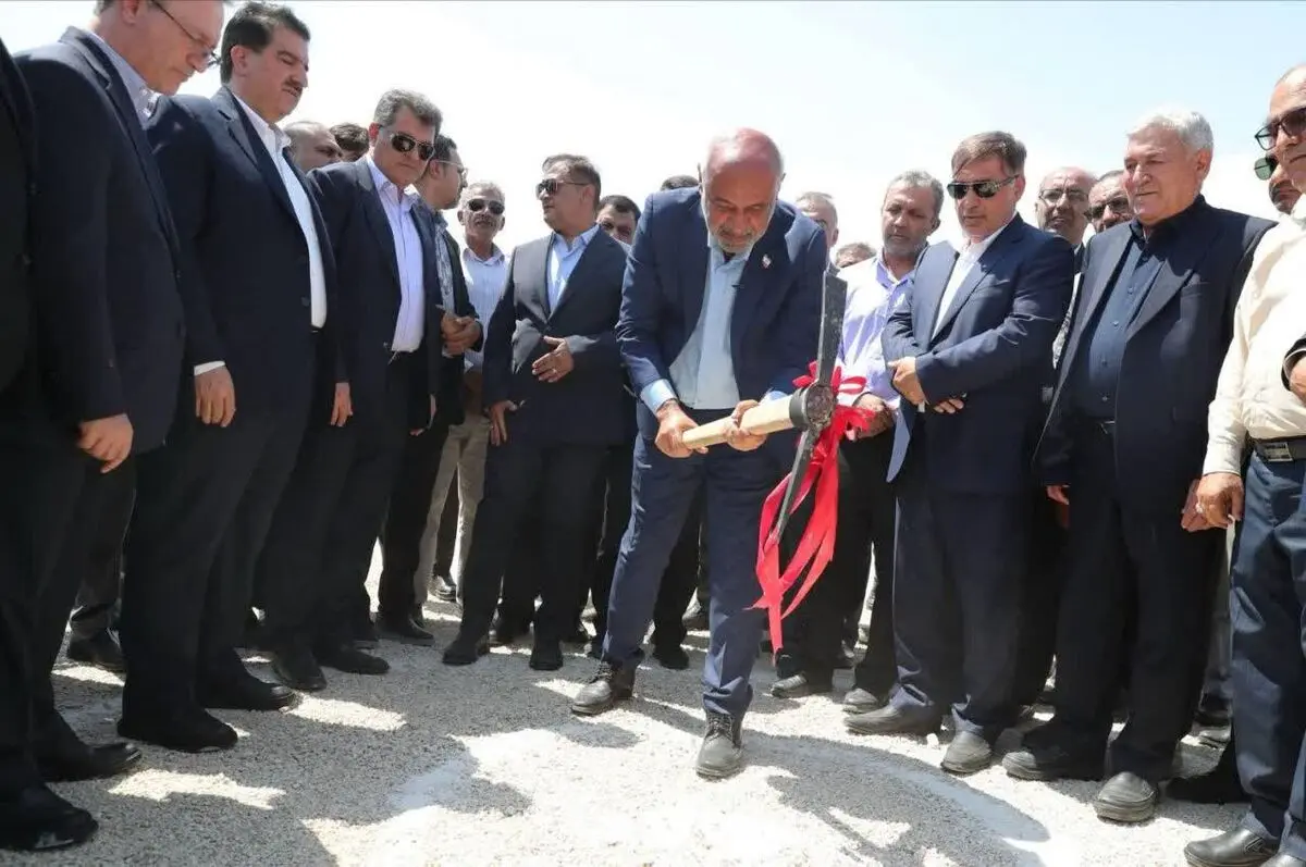 عملیات اجرایی فاز دوم نیروگاه خورشیدی کربنات سدیم فیروزآباد آغاز شد