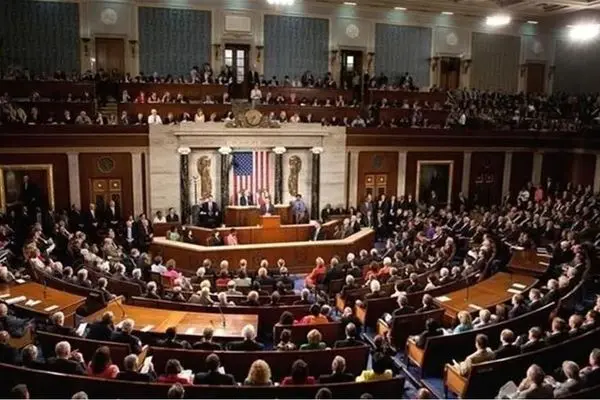 مجلس الشیوخ یصادق على قرار یحد من صلاحیات ترامب فی الحرب على إیران