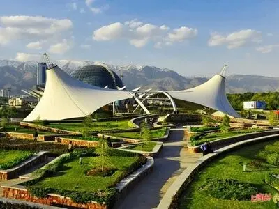 نصب ۶۰ مجسمه از مفاخر ایرانی در میدان مشاهیر عباس‌آباد