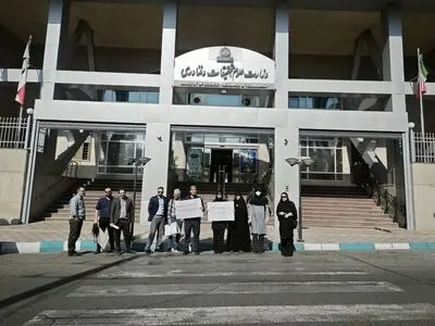 تجمع بورسیه‌ها مقابل وزارت علوم/ هنوز استخدام نشده‌ایم!