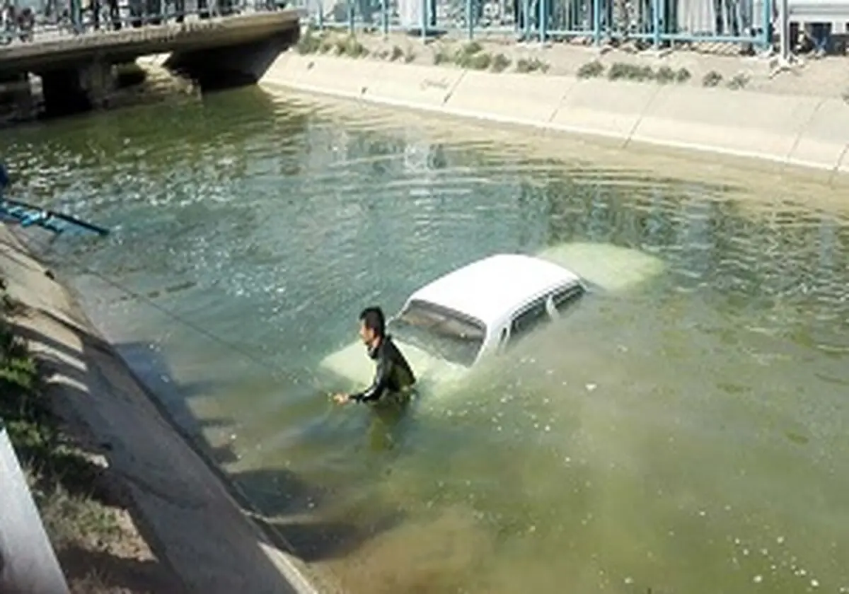 2 نفر براثر سقوط خودروی پیکان به داخل کانال آب جان باختند
