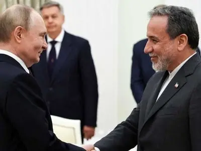 گزارش ادعایی رسانه اماراتی درباره سفر عراقچی به مسکو؛ «پرونده‌ای حساس» روی میز کرملین!