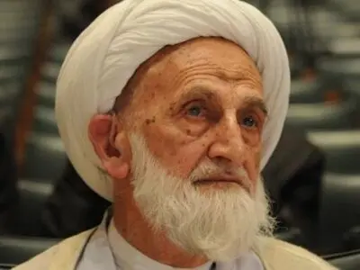 دبیر شورای نگهبان بر پیکر آیت‌الله خزعلی نماز خواند/ آغاز مراسم تشییع