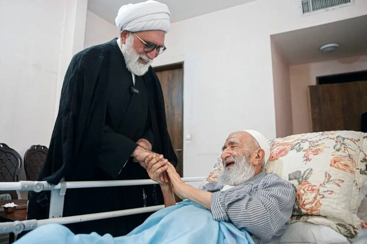عیادت حجت‌الاسلام مروی به نمایندگی از رهبر انقلاب از حجت‌الاسلام راشد یزدی
