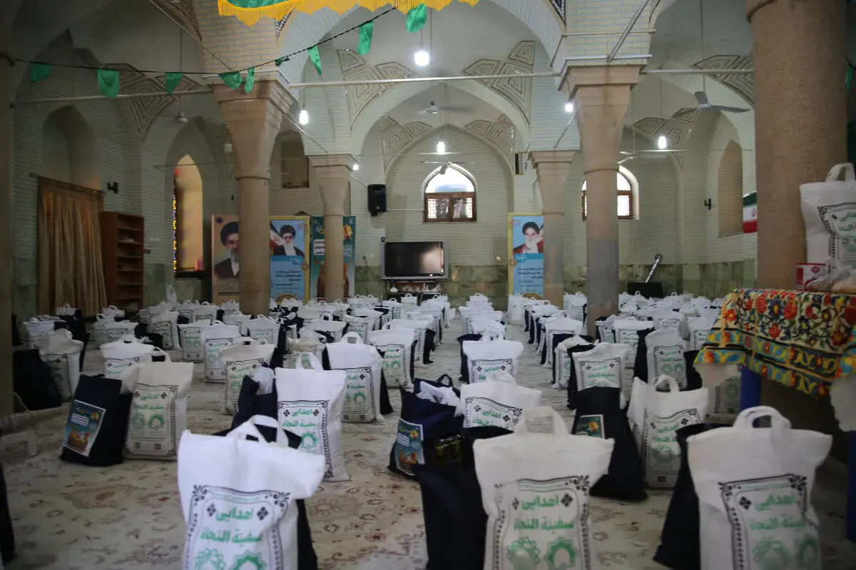 اجرای طرح توزیع ارزاق میان ۲۰۰ خانوار نیازمند اطراف حرم سیدعلاءالدین حسین(ع)