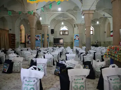 اجرای طرح توزیع ارزاق میان ۲۰۰ خانوار نیازمند اطراف حرم سیدعلاءالدین حسین(ع)