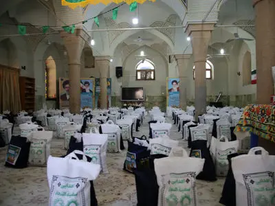 اجرای طرح توزیع ارزاق میان ۲۰۰ خانوار نیازمند اطراف حرم سیدعلاءالدین حسین(ع)