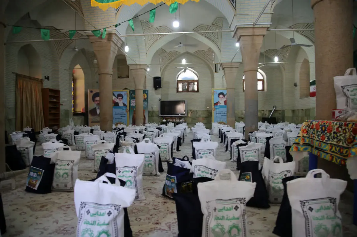 اجرای طرح توزیع ارزاق میان ۲۰۰ خانوار نیازمند اطراف حرم سیدعلاءالدین حسین(ع)
