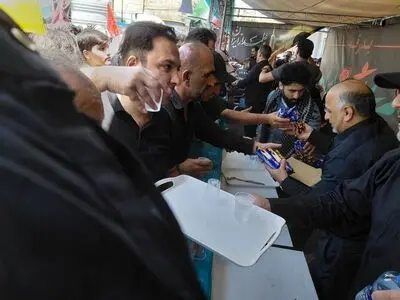 از حضور رییس کل بیمه مرکزی در موکب بیمه دی تا خدمت بی تکلف مدیرعامل به زائران