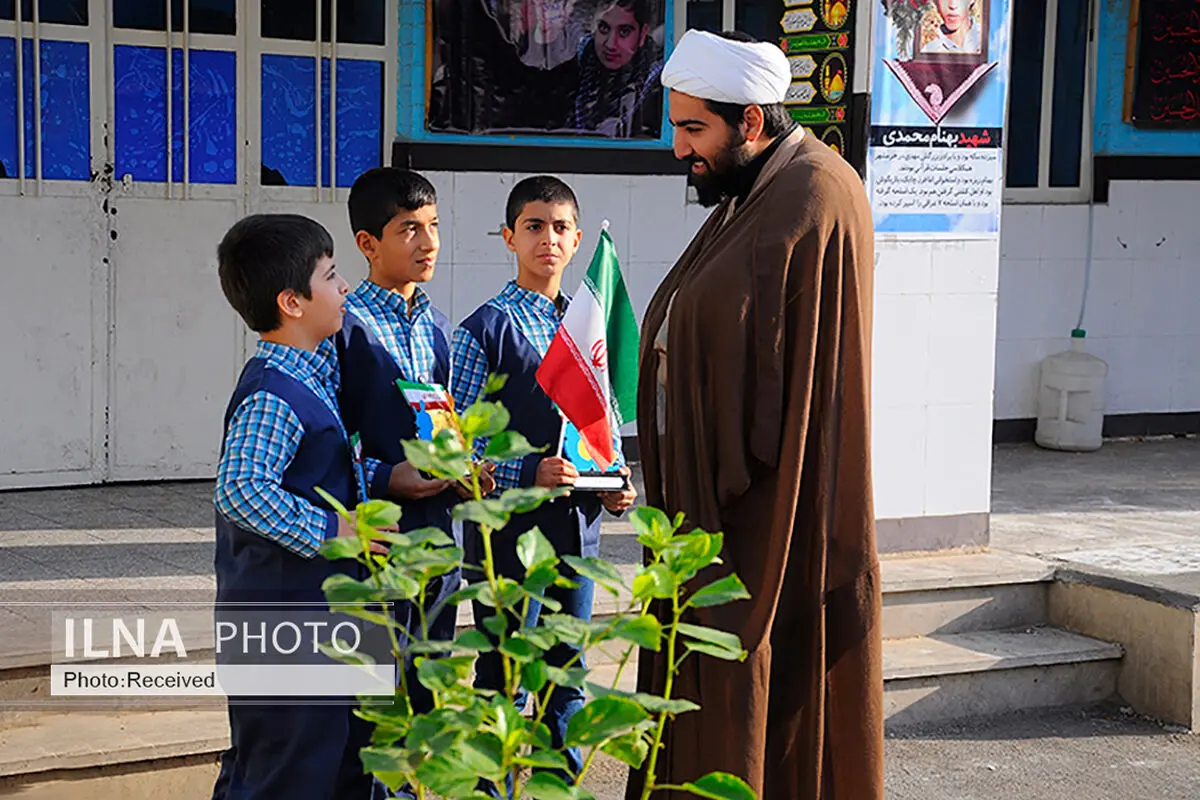 نقش طلبه‌ها در مدارس؛ از توحیدی‌سازی مباحث درسی تا تربیت دینی دانش‌آموزان
