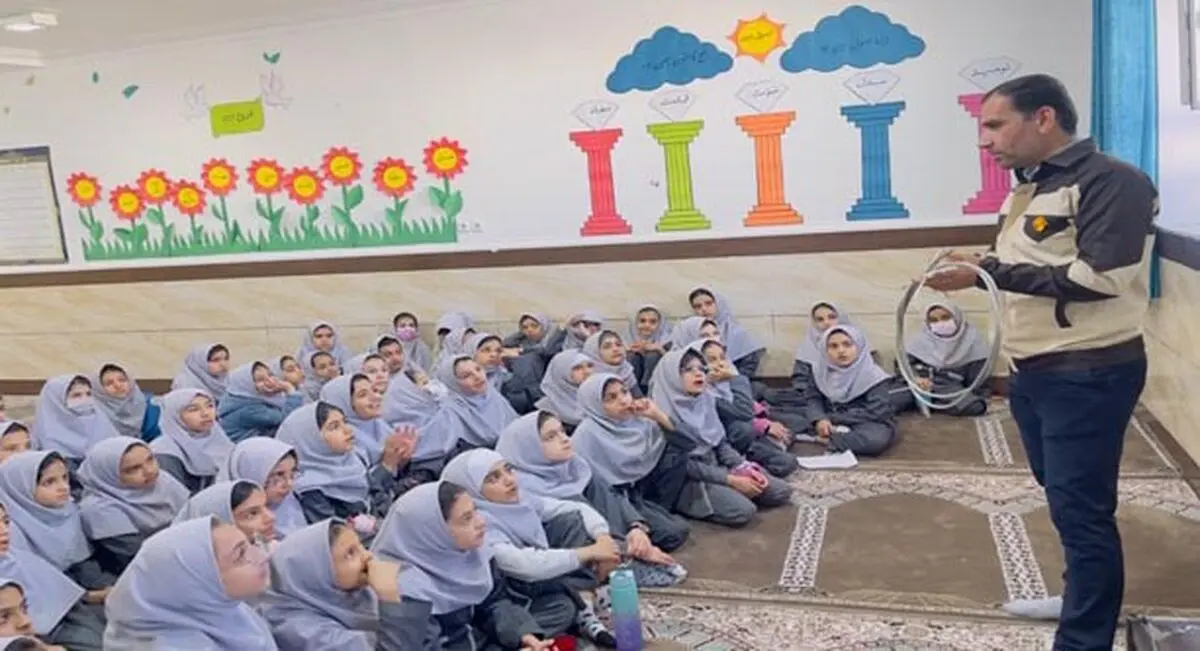 دانش‌آموزان، سفیران روشنایی هستند
