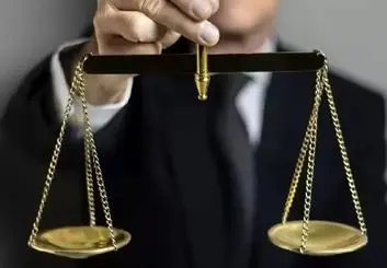«وکیل‌ بلاگری» در تعارض با شأن وکالت است/ بلاگری می‌تواند وکلا را در مسیر تخلف یا جرم قرار دهد/ هشدار نسبت به زیر سوال رفتن حریم خصوصی موکلان