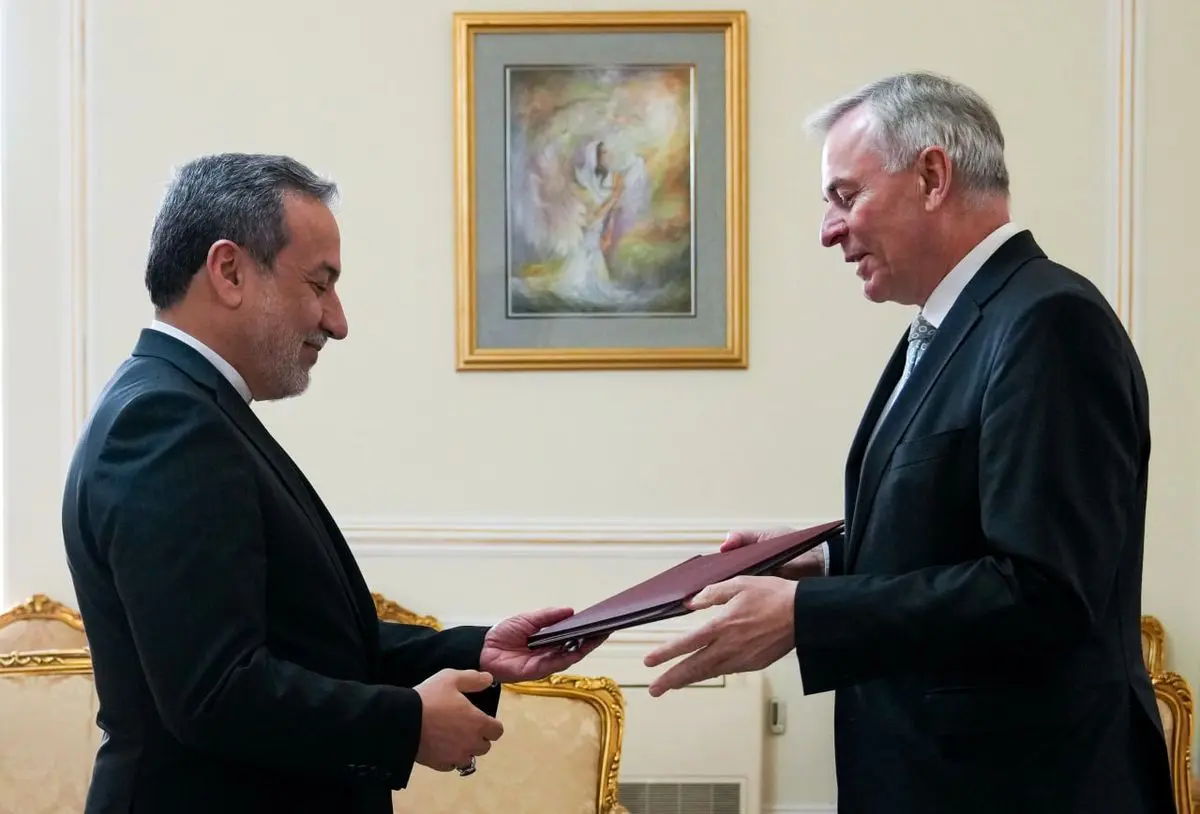 سفیر جدید اتریش رونوشت استوارنامه خود را تسلیم وزیر امور خارجه کشورمان کرد