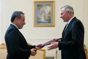 سفیر جدید اتریش رونوشت استوارنامه خود را تسلیم وزیر امور خارجه کشورمان کرد
