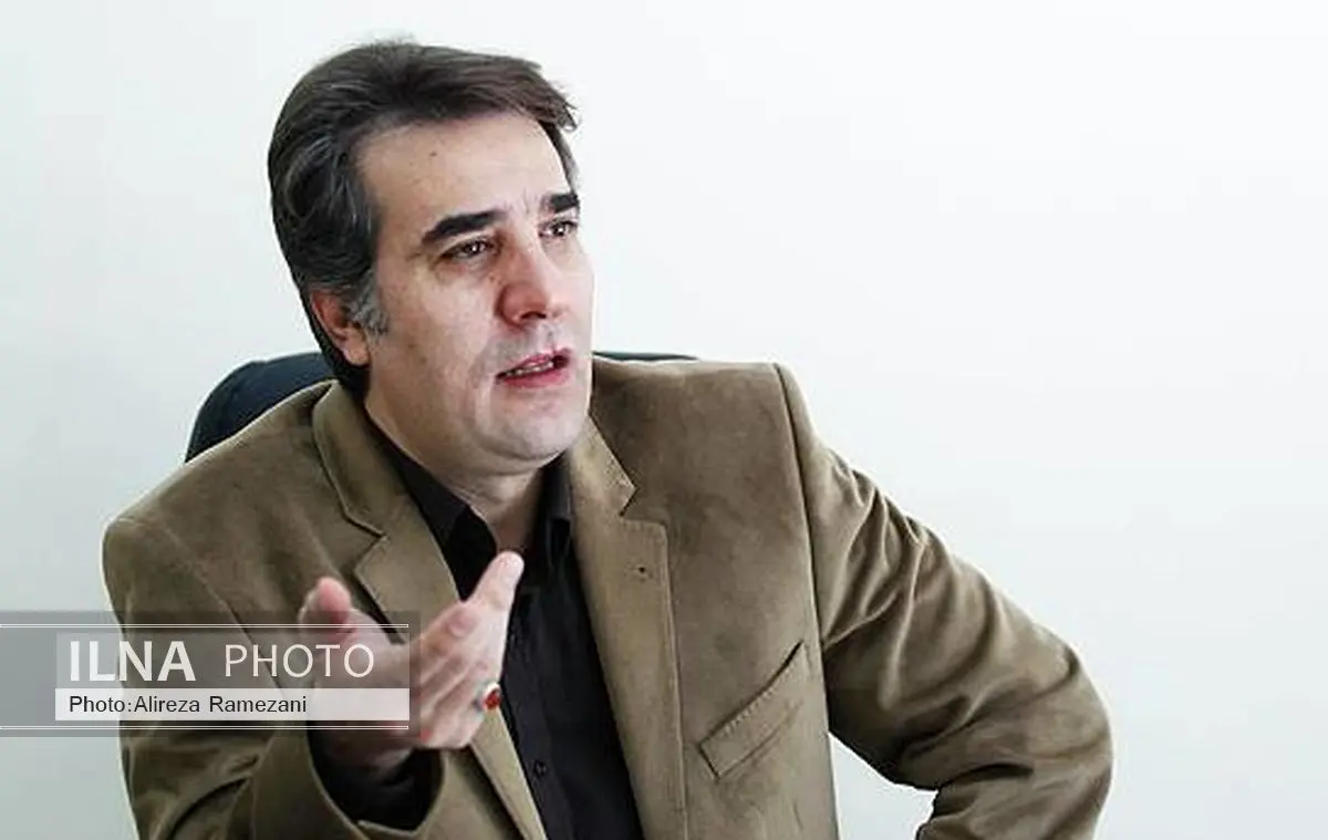 با پیش کشیدن موضوع شلاق و زندان حس ترحم هنرمندان را برمیانگیزند