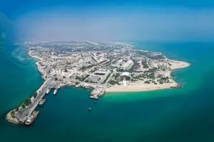 کارکنان پالایشگاه نفت لاوان در خط مقدم تولید؛ چرخ تولید در شرایط جنگی متوقف نشد