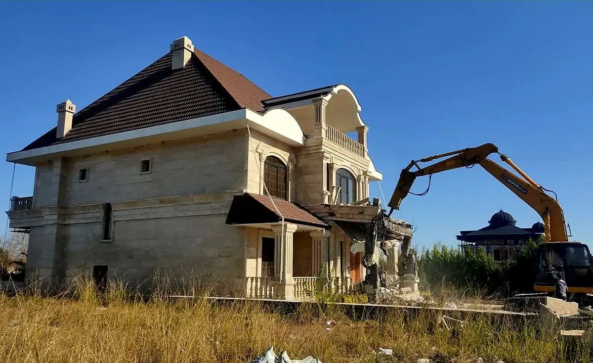 اجرای حکم تخریب ۲۴ واحد مسکونی لوکس در کلارآباد مازندران 