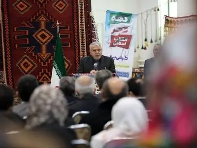 زنان گلیم‌باف عنبران هنری در تراز جهانی می‌آفرینند/ عنبران شایسته ثبت‌جهانی است