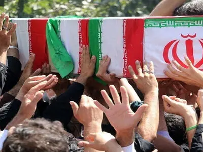 مراسم تشییع پیکر کمک خلبان دریانوش در نجف آباد در حال برگزاری است