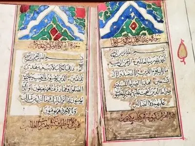 اهدای ۵۴ جلد قرآن خطی قاجاری به مرکز اسناد همدان
