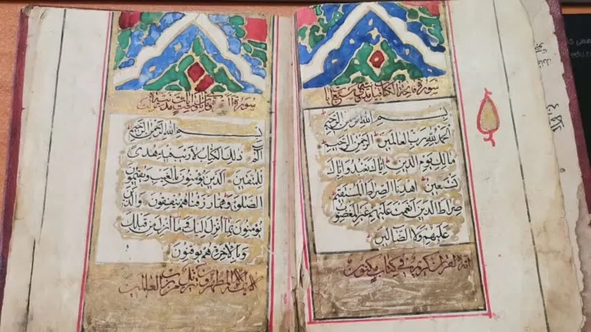 اهدای ۵۴ جلد قرآن خطی قاجاری به مرکز اسناد همدان