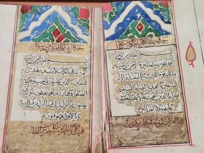 اهدای ۵۴ جلد قرآن خطی قاجاری به مرکز اسناد همدان