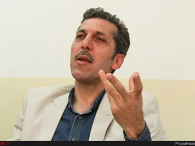 روشنفکران روی زمین بیایند
