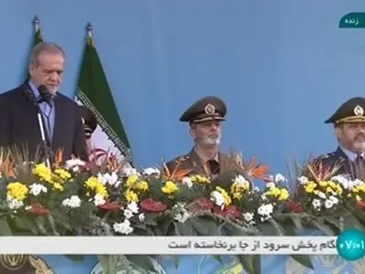 هم‌اکنون سخنرانی رئیس‌جمهور در مراسم رژه نیروهای مسلح در آغاز هفته دفاع مقدس + فیلم