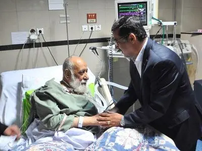 عیادت سرپرست شهرداری تهران از حجت‌الاسلام طباطبایی