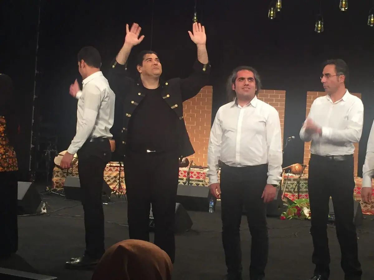 اجرای یک گروه سرود دبستان در کنسرت سالار عقیلی