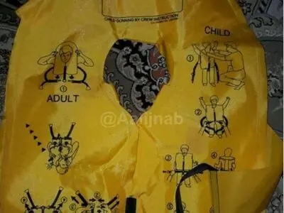 سرقت جلیقه نجات هواپیما توسط مسافر+ عکس
