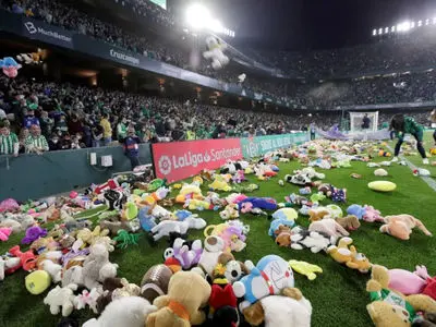 ویدئو: حرکت زیبای هواداران برای شادی کودکان کم‌برخوردار