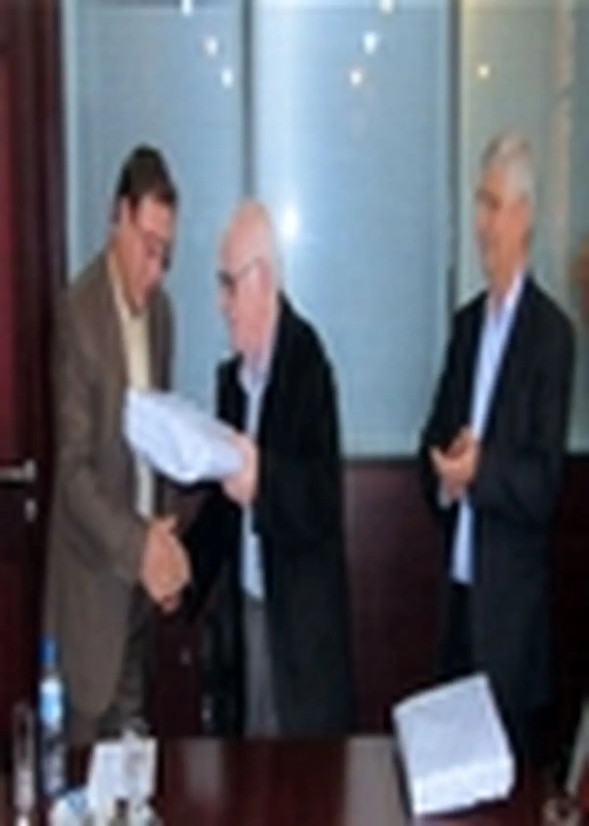 قدردانی از رانندگان برتر / لوح تقدیر صادرات نمونه برای عقاب افشان