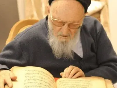 کم حرف و گزیده‌گو