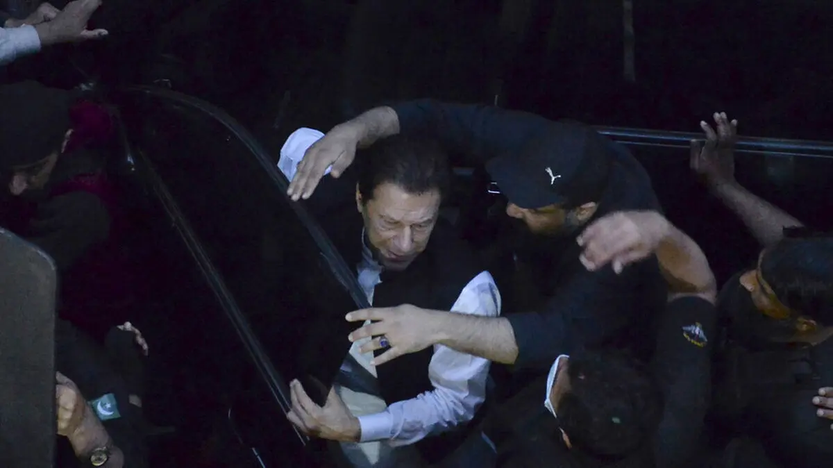عمران خان راهی اسلام‌آباد شد