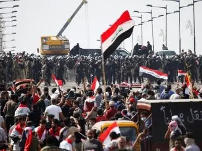 Iraq protests: Crowds descend on Baghdad square defying curfew