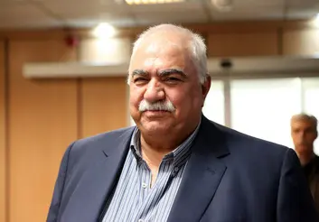 رشد کوتوله‌پروری و بیم گسترش«مفت خوارگی» در صنعت خودرو/ از قوه مجریه و مقننه انتظار توسعه‌یافتگی نداریم/ صنعت خودرو در دام استراتژی‌های ناپخته و فریب دهنده نباشد