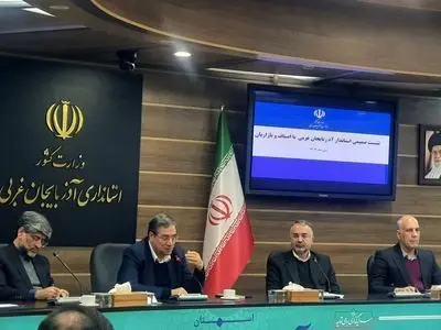 خدمت به مردم تعطیلی ندارد / کمبودی در تامین کالاهای اساسی وجود ندارد 