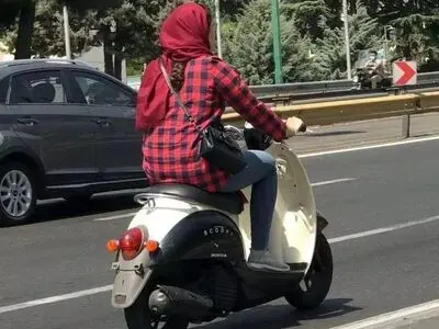  استقبال اصولگراها از قانونی‌شدن اعطای گواهینامه موتورسیکلت به زنان