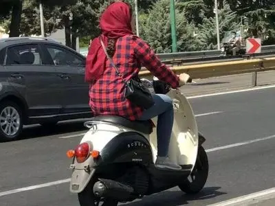  استقبال اصولگراها از قانونی‌شدن اعطای گواهینامه موتورسیکلت به زنان