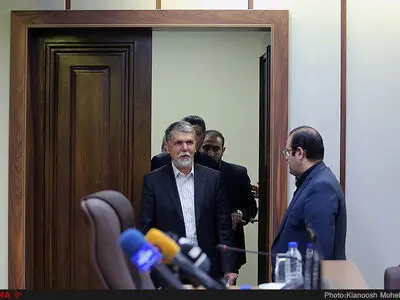 عکس‌های نشست خبری وزیر ارشاد