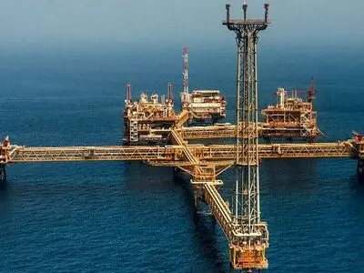 "بلومبرغ": البرلمان الأوروبي يدرس وقف واردات النفط الروسي ومنتجاته بدءا من 2026