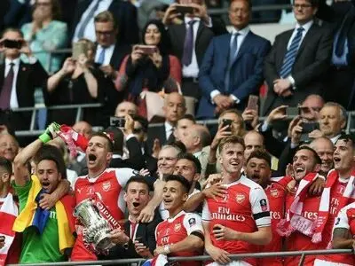 فیلم/ جشن قهرمانی آرسنال در FA CUP
