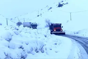 تمامی محورهای مواصلاتی آذربایجان غربی باز و تردد در جریان است/بازگشایی راه ارتباطی ۷۹ روستا توسط راهداران