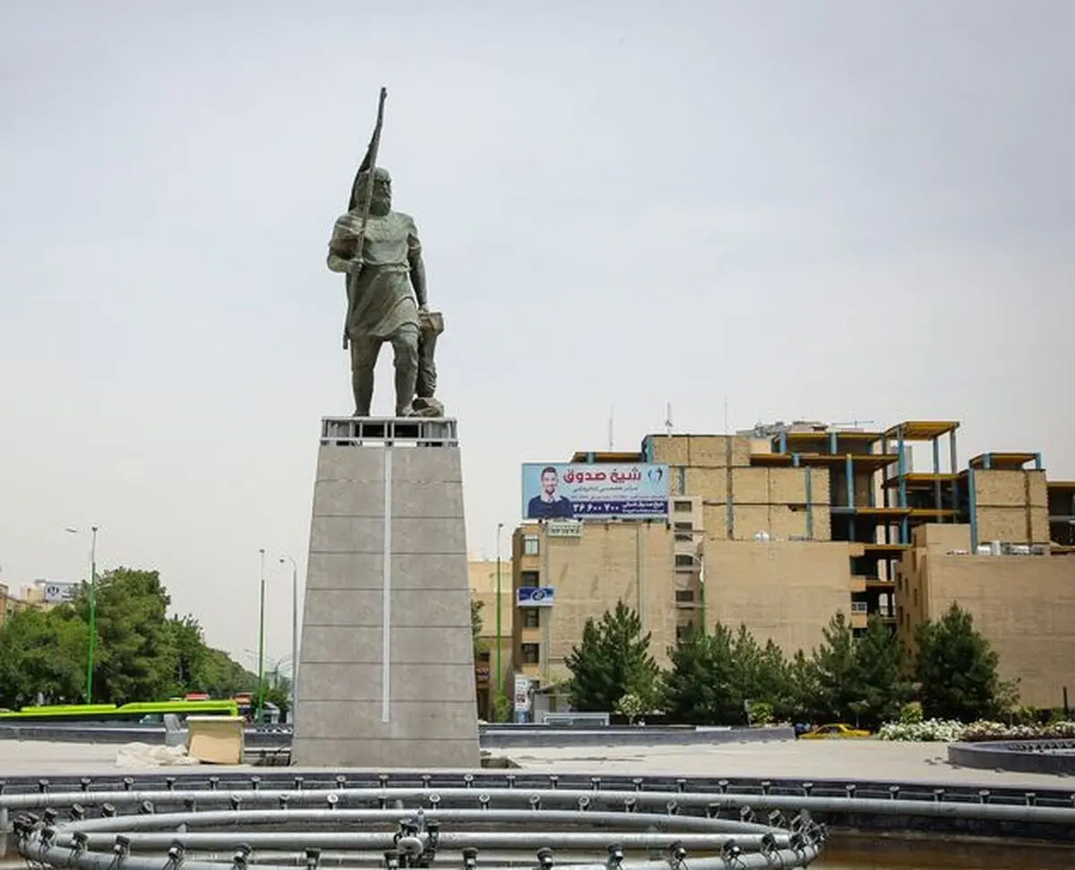 کاوه آمد، آهنگر با درفش آمد