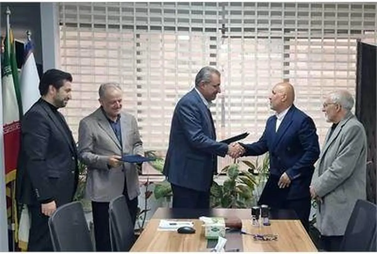 امضای تفاهمنامه دویست و پنجاه میلیون دلاری در صنعت مرغداری توسط معاون تعاون وزیر کار