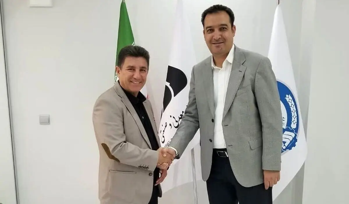 اسفندیارپور: فدراسیون یا باشگاه استقلال پیشنهادی به ما ارائه ندادند/ قرارداد به همراه آپشن باشگاه‌ها به صورت شفات اعلام شود/ کنار گذاشته شدن فروزان فنی است نه اخراج!